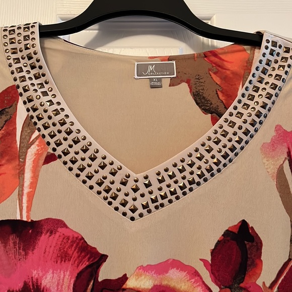 JM Collection Floral and Flirty Top - Picture 3 of 8